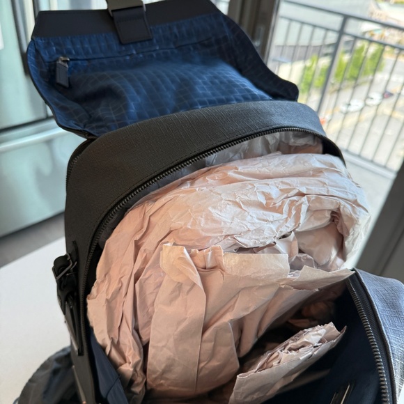 Brand new TUMI GRY DRESDEN FLAP BACKPACk - Ashton Collection - Picture 8 of 10